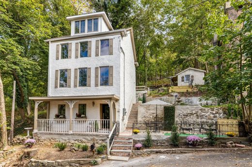 Luxury home in Lambertville, Hunterdon County
