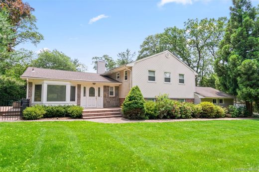 Detached House in Woodbury, Nassau County