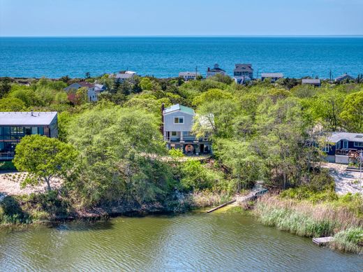Detached House in Southold, Suffolk County