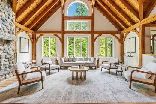 Detached House in Kawartha Lakes, Ontario