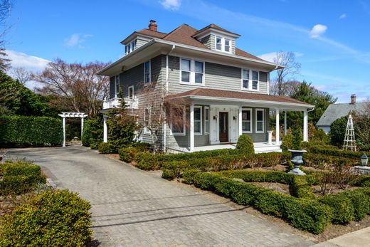Detached House in Huntington, Suffolk County