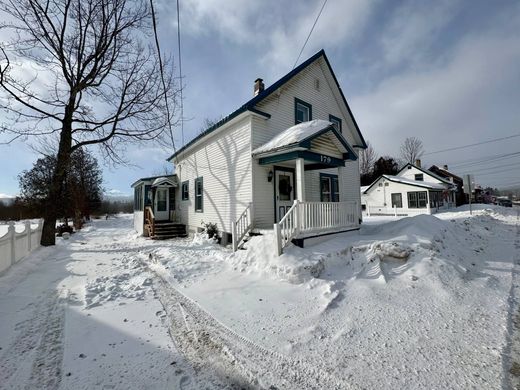 Detached House in East Brighton, Essex County