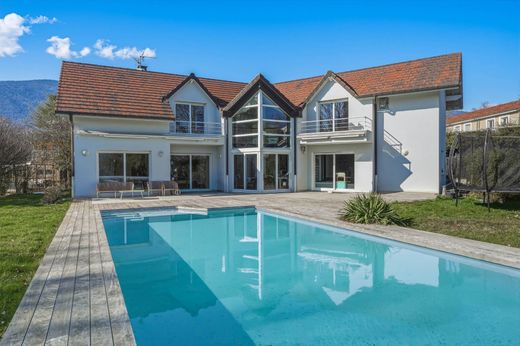 Villa in Saint-Genis-Pouilly, Ain