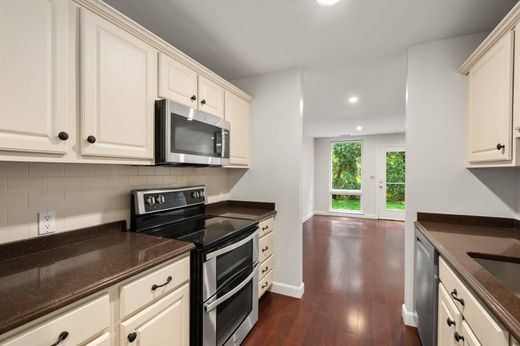 Townhouse in Winchester, Middlesex County