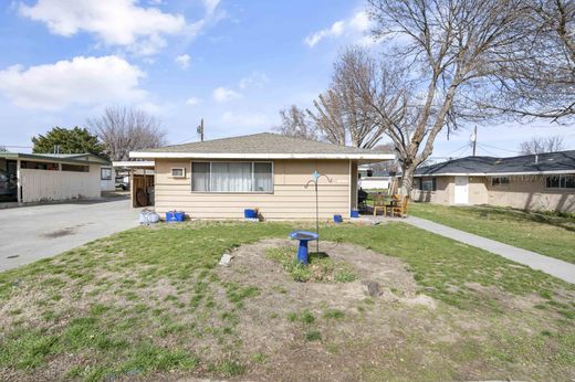 Duplex in Kennewick, Benton County