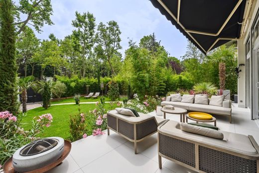 Detached House in Neuilly-sur-Seine, Hauts-de-Seine