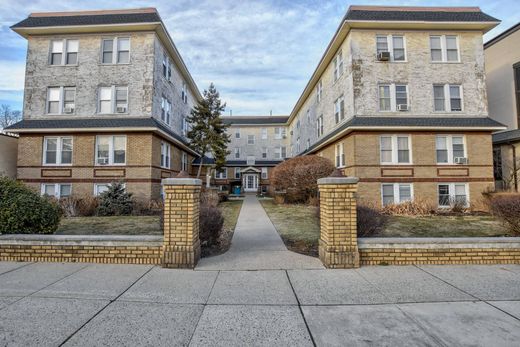 Apartment / Etagenwohnung in Montclair, Essex County