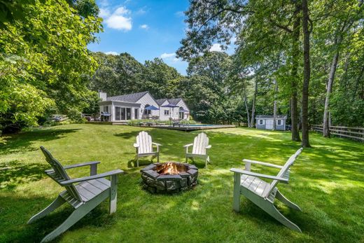 Detached House in Bridgehampton, Suffolk County