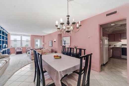 Apartment / Etagenwohnung in Surfside, Miami-Dade County