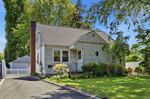 Luxury home in Glen Cove, Nassau County