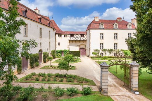 Vrijstaand huis in Pouilly-en-Auxois, Cote d'Or