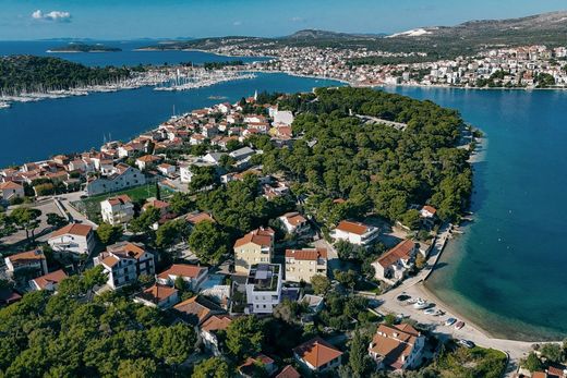 Grond in Rogoznica, Rogoznica Općina