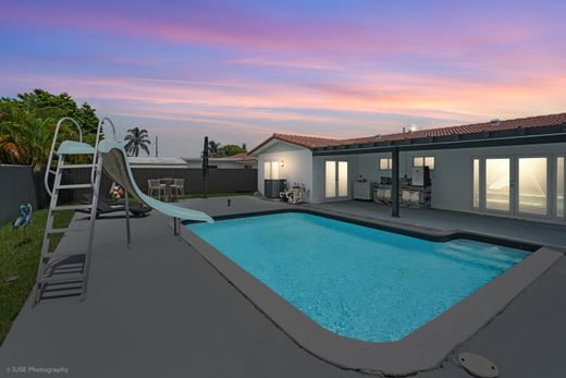 Luxe woning in Sweetwater, Miami-Dade County