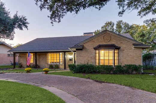 Detached House in Dallas, Dallas County