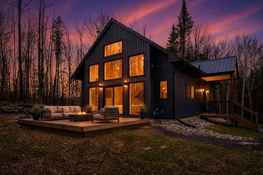 Detached House in Haliburton, Ontario