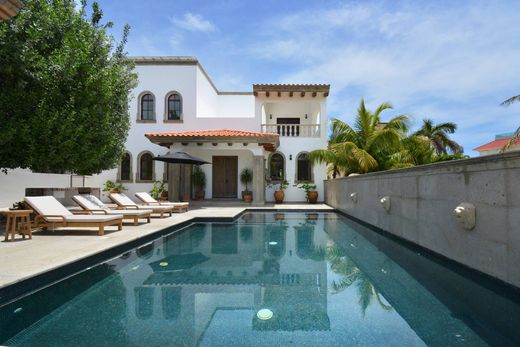 Detached House in Playa del Carmen, Quintana Roo, Solidaridad