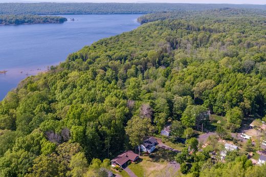 Detached House in North Branford, New Haven County