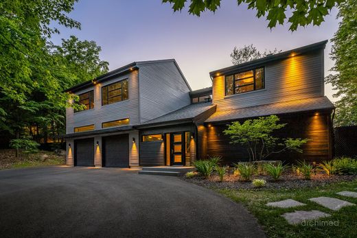 Vrijstaand huis in Saint-Sauveur, Laurentides