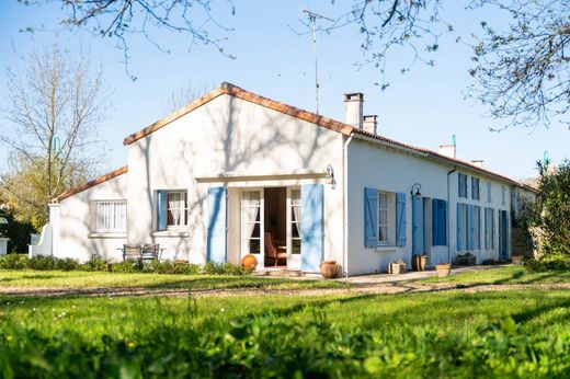 Detached House in Breuillet, Charente-Maritime