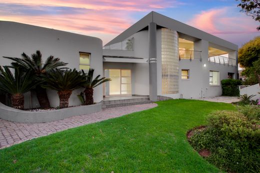 Einfamilienhaus in Fourways, City of Johannesburg Metropolitan Municipality