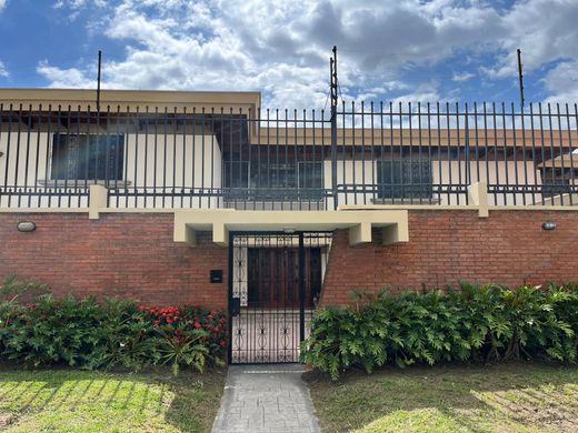 Vrijstaand huis in Rohrmoser, Provincia de San José