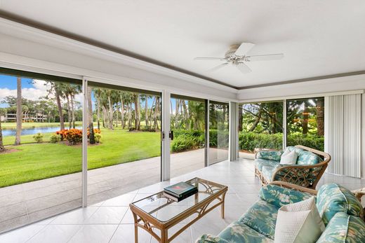 Appartement à Naples, Comté de Collier