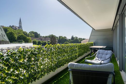Apartment / Etagenwohnung in Annecy, Haute-Savoie
