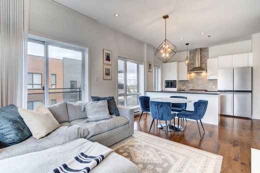 Apartment / Etagenwohnung in Pointe-Claire, City of Montréal