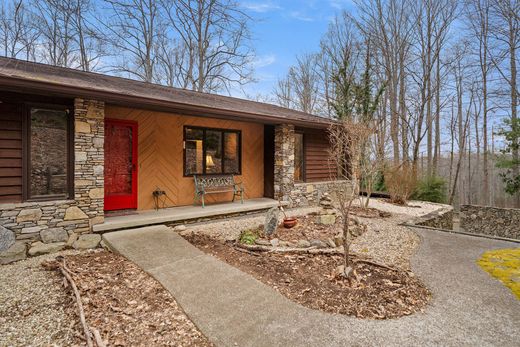 Detached House in Hendersonville, Henderson County