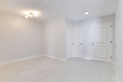 Apartment in Hallandale, Broward County