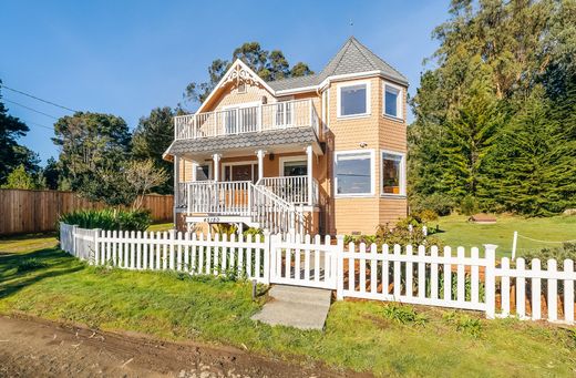 Detached House in Little River, Mendocino County