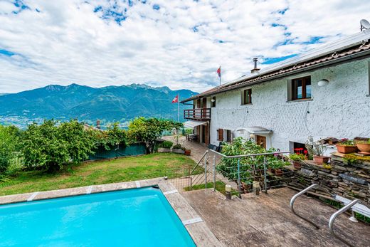 Vrijstaand huis in Robasacco, Bellinzona District