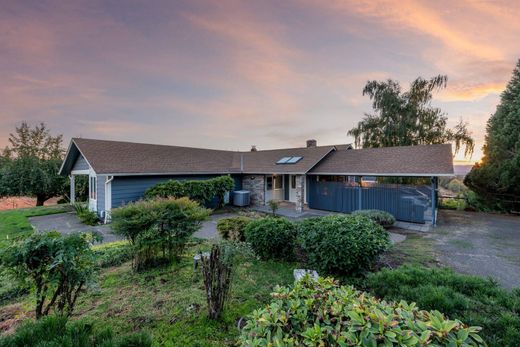 Luxury home in Tigard, Washington County