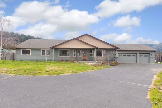 Luxury home in Grants Pass, Josephine County