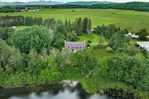 Detached House in Arundel, Laurentides