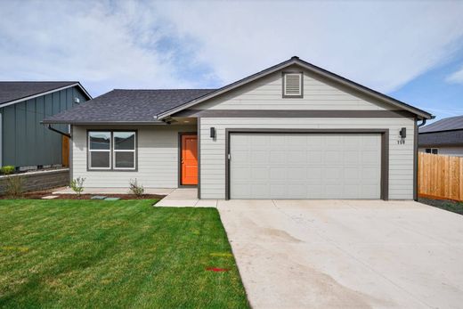 Luxury home in Madras, Jefferson County