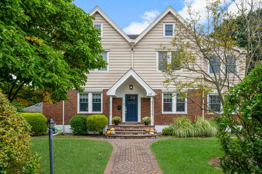 Einfamilienhaus in Pelham, Westchester County