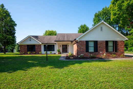 Detached House in Zionsville, Boone County