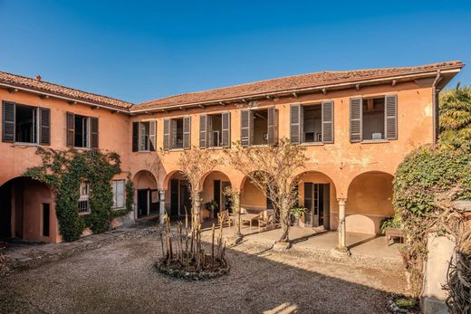 别墅  Carnago, 瓦雷泽省