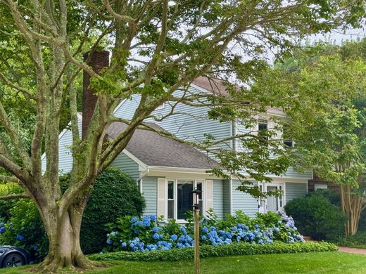 Apartment in Southampton, Suffolk County