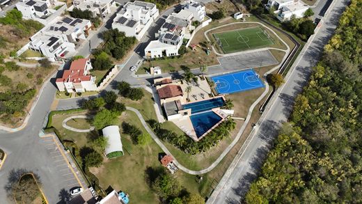 Detached House in Monterrey, Nuevo León