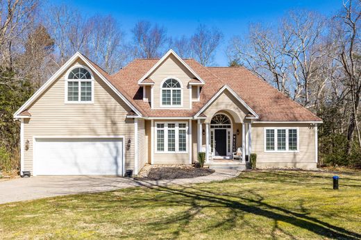 Detached House in East Hampton, Middlesex County