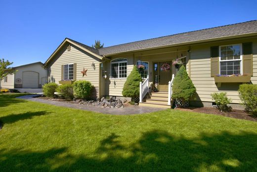 Luxury home in Redmond, Deschutes County