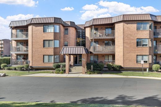 Apartment in Willowbrook, DuPage County