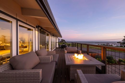 Detached House in El Granada, San Mateo County