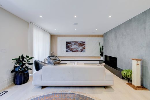 Casa Independente - Toronto, Ontario