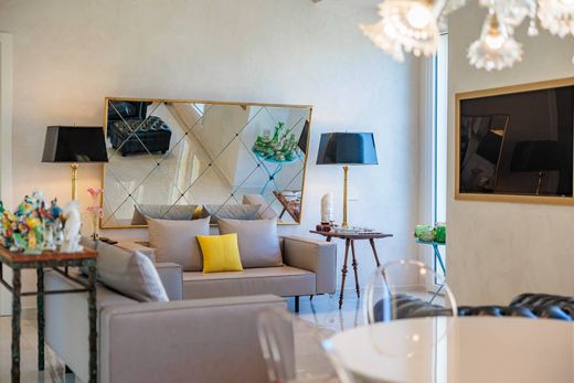 Apartment / Etagenwohnung in Menton, Alpes-Maritimes