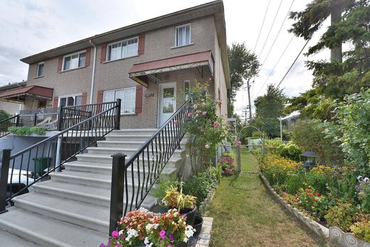 Saint-Laurent, City of Montréalの一戸建て住宅