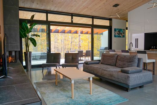 Detached House in Potton, Estrie