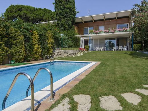 Luxe woning in Caldes d'Estrac, Província de Barcelona